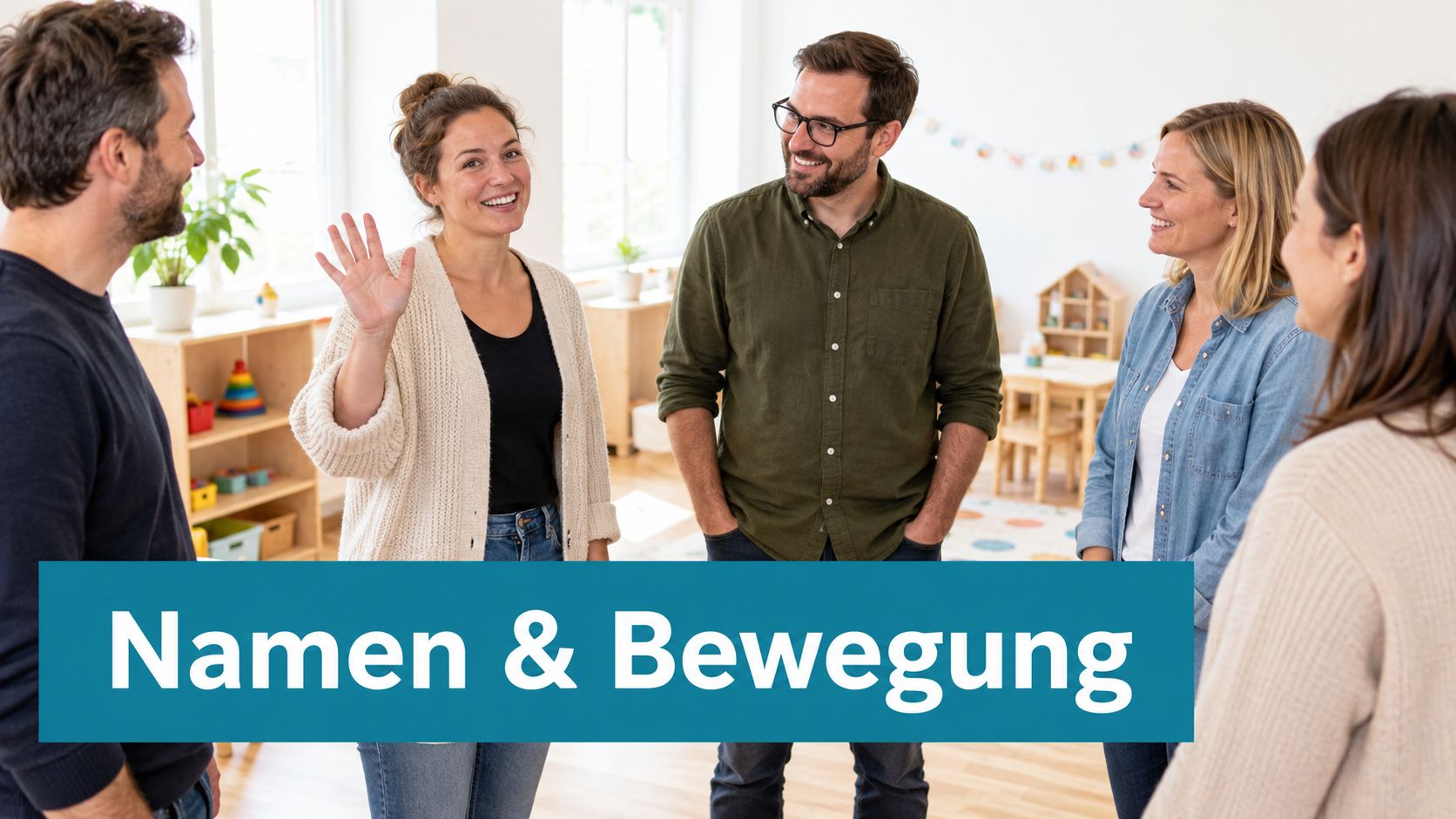 Eine Gruppe von Eltern steht bei einem Kita-Elternabend im Kreis und stellt sich gemeinsam bei Kennenlernspielen vor.